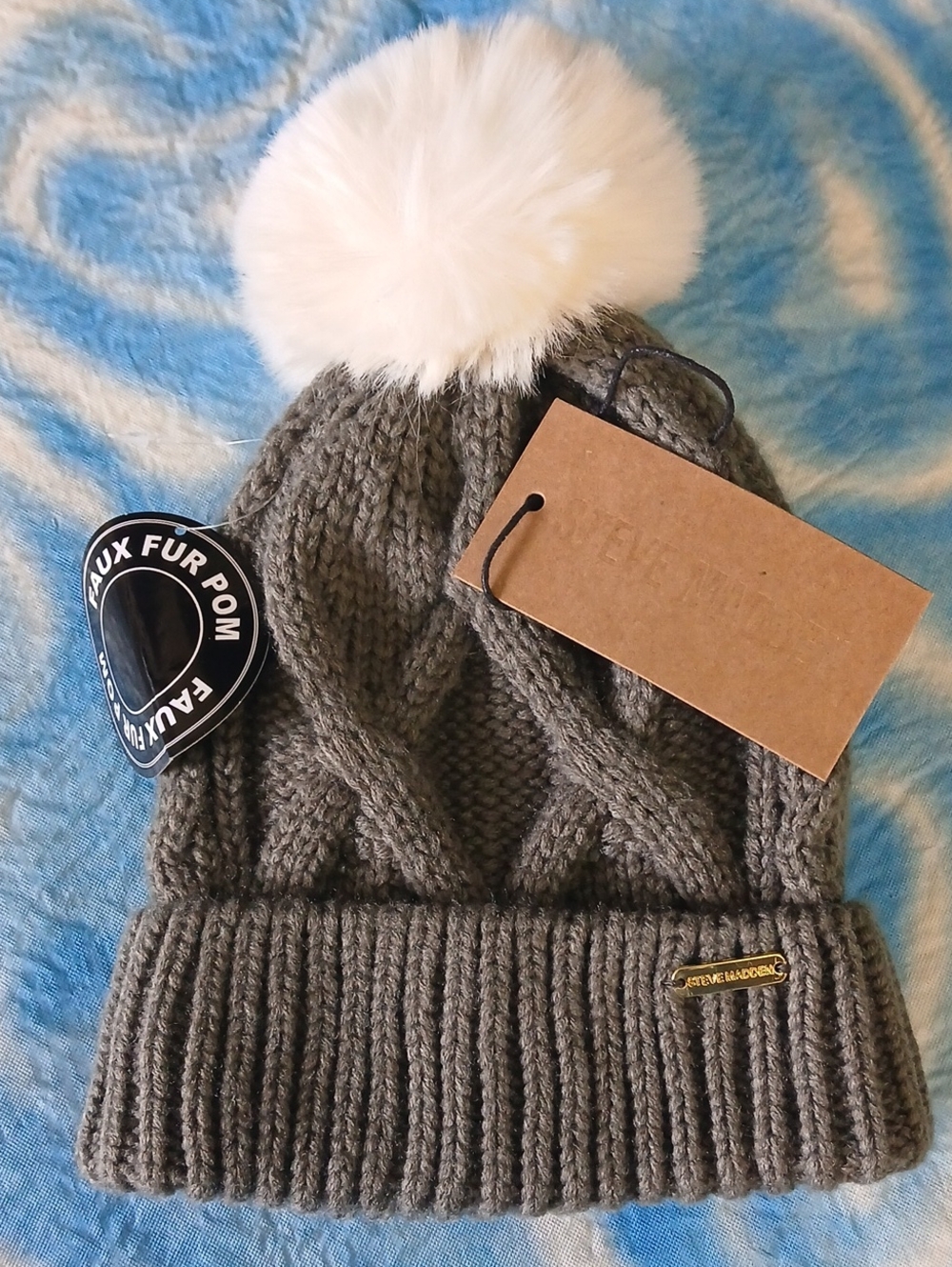 NWT Steve Madden Gray Cable Knit Beanie White Faux Fur Pom
